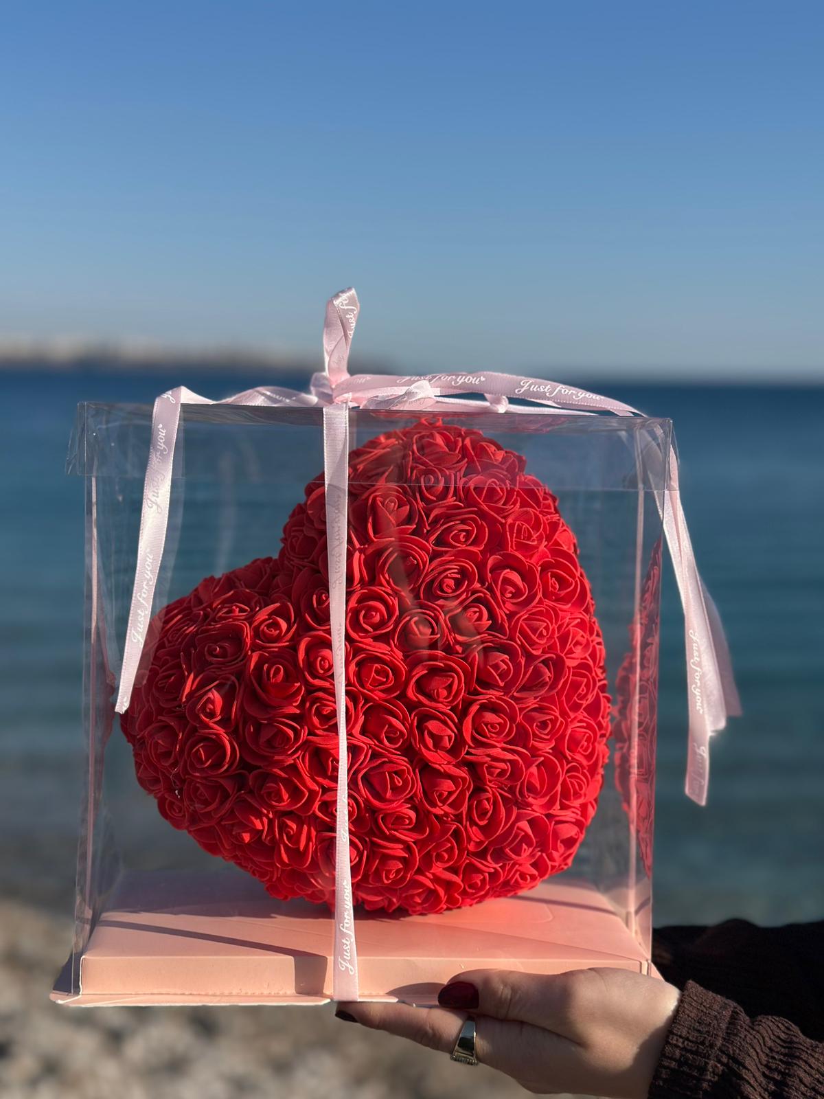 Sevgiliye Özel Kalpli Kırmızı Gül