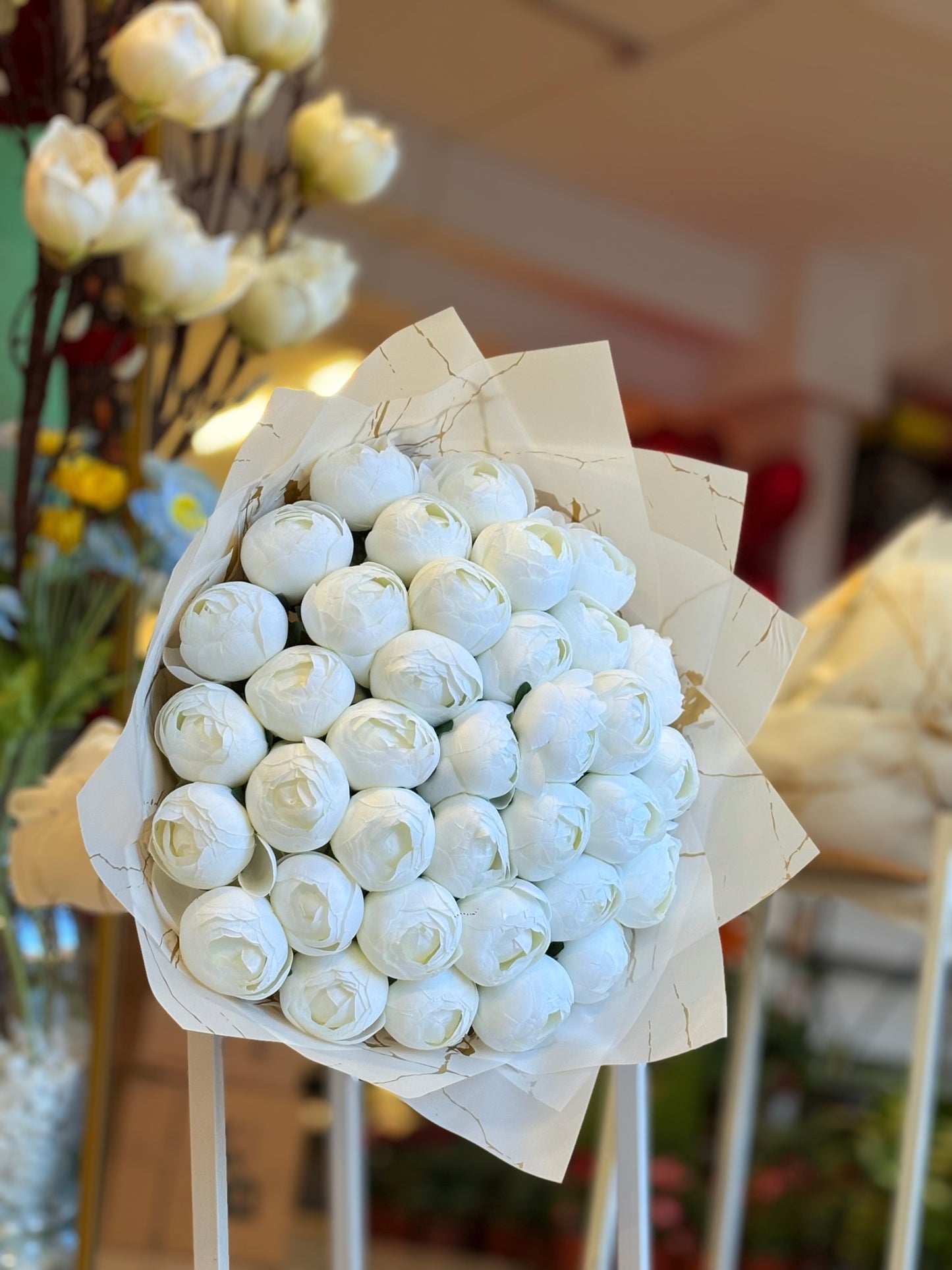 36 lı Şakayık İsteme Buketi Sevgililer Gününe Özel Beyaz Şakayık